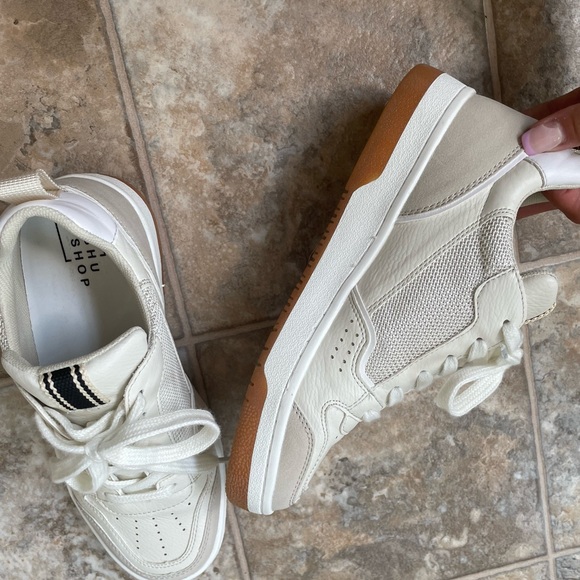 Sneakers - Picture 2 of 4